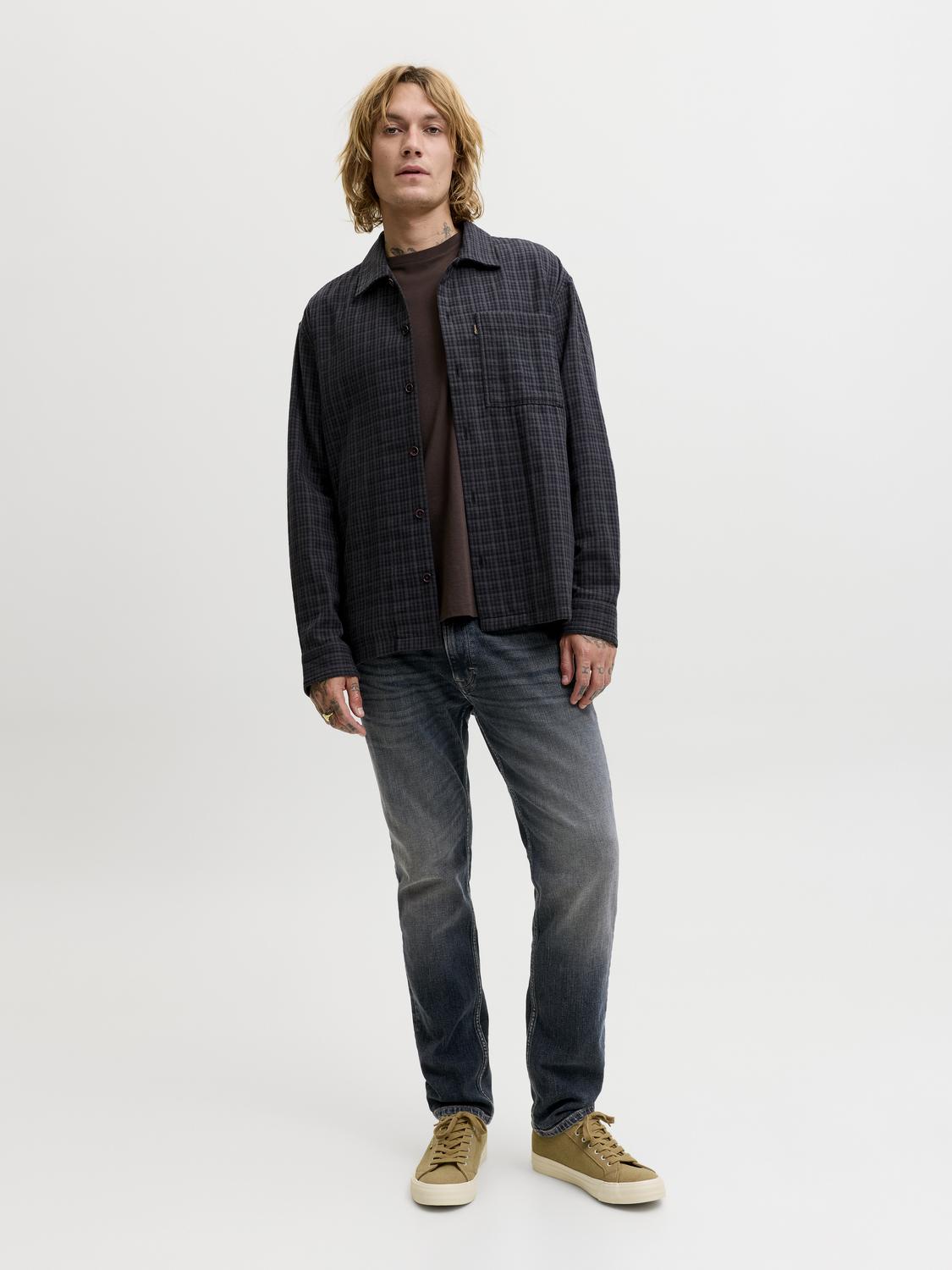 model_shot-front_full